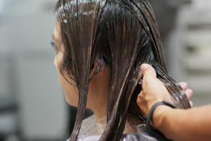 תועלות החלקת חימר - כל היתרונות והחסרונות שחשוב לדעת על החלקת שיער חימר